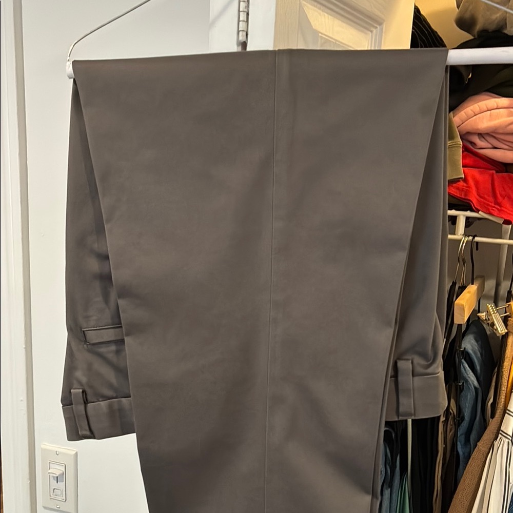 Brooks brothers lightweight chino 35 X 32 slim fit